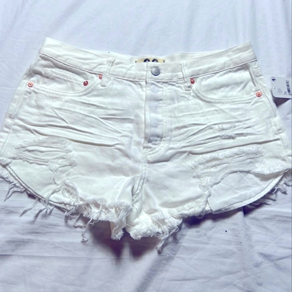 FREE  PEOPLE WOMEN WHITE  SHORTS JEANS SIZE 28 NEW